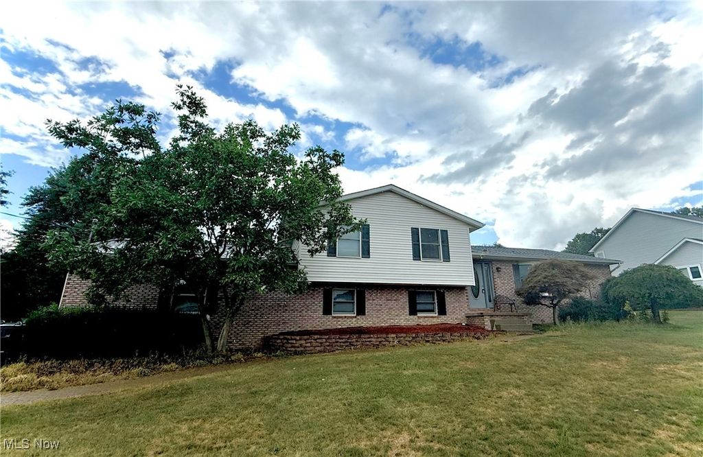 9 Willow Way, Canfield, OH 44406