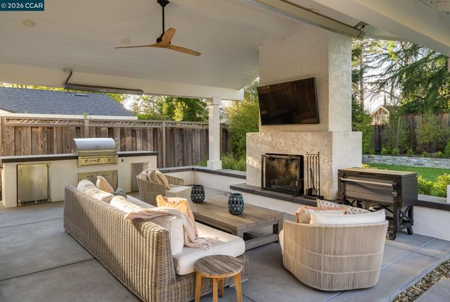 173 Belgian Dr, Danville, CA 94526