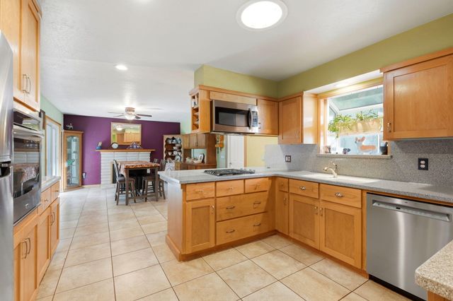 3205 W Cypress Avenue, Visalia, CA 93277