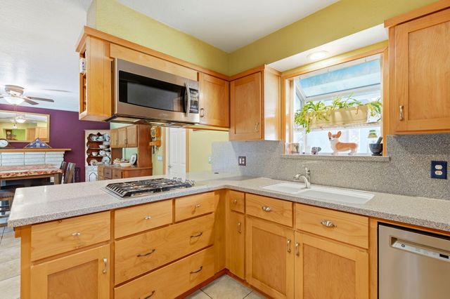 3205 W Cypress Avenue, Visalia, CA 93277