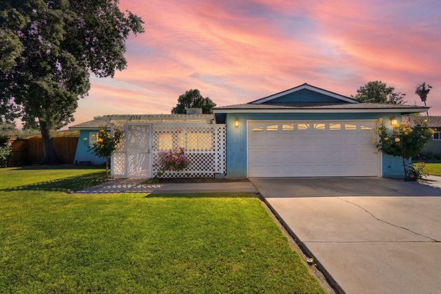 3205 W Cypress Avenue, Visalia, CA 93277