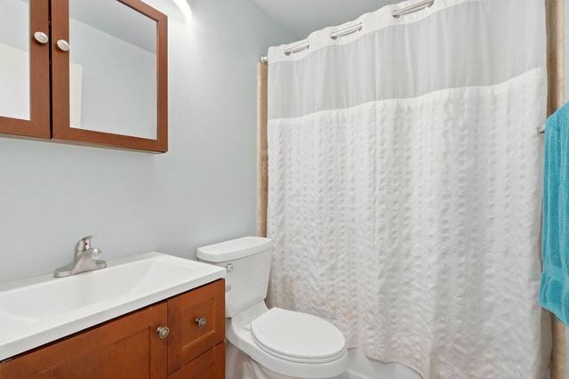 3205 W Cypress Avenue, Visalia, CA 93277