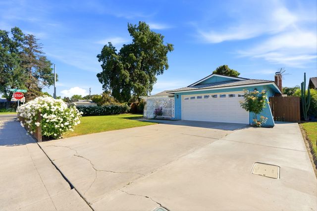 3205 W Cypress Avenue, Visalia, CA 93277