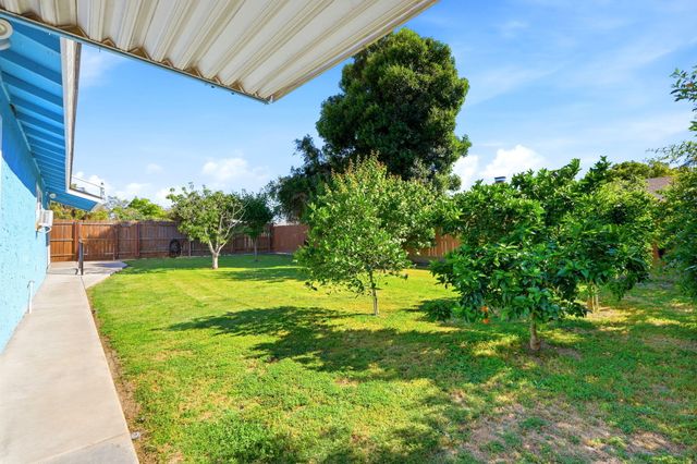 3205 W Cypress Avenue, Visalia, CA 93277