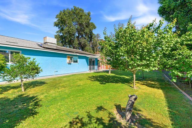 3205 W Cypress Avenue, Visalia, CA 93277