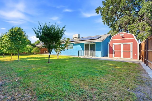 3205 W Cypress Avenue, Visalia, CA 93277