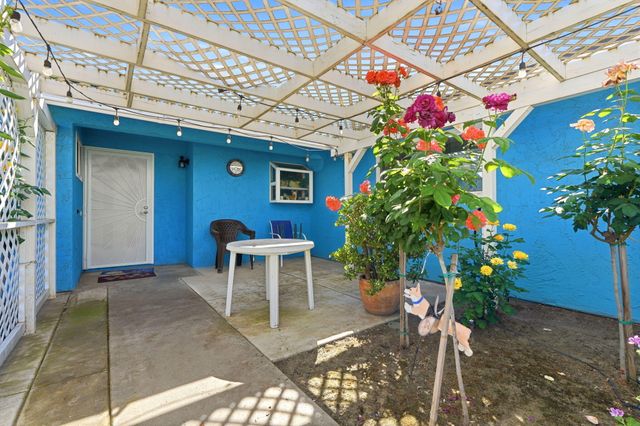 3205 W Cypress Avenue, Visalia, CA 93277