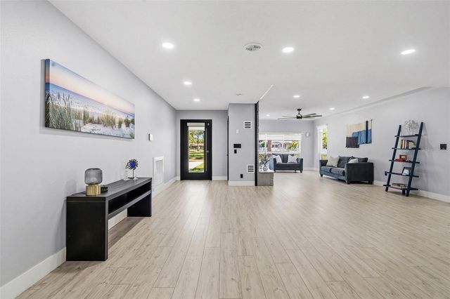 6228 7TH AVENUE N, St Petersburg, FL 33710