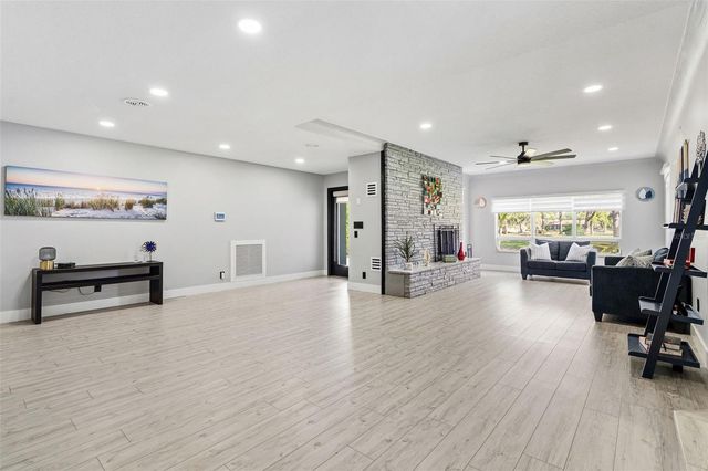 6228 7TH AVENUE N, St Petersburg, FL 33710