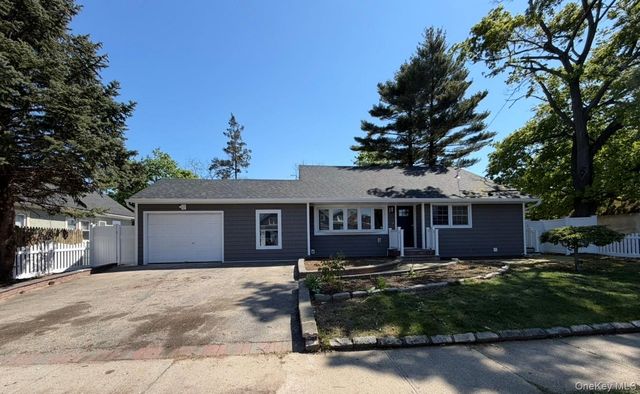 24 Underhill Avenue, Roosevelt, NY 11575