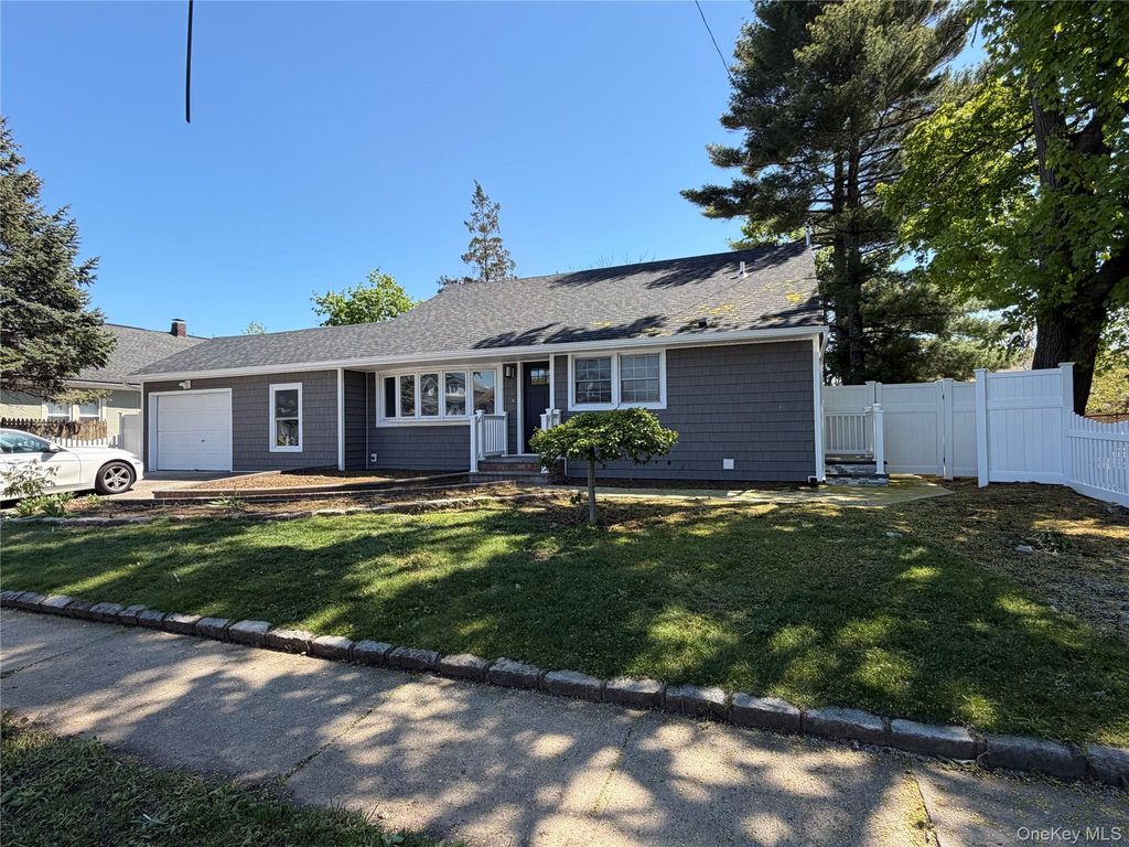 24 Underhill Avenue, Roosevelt, NY 11575