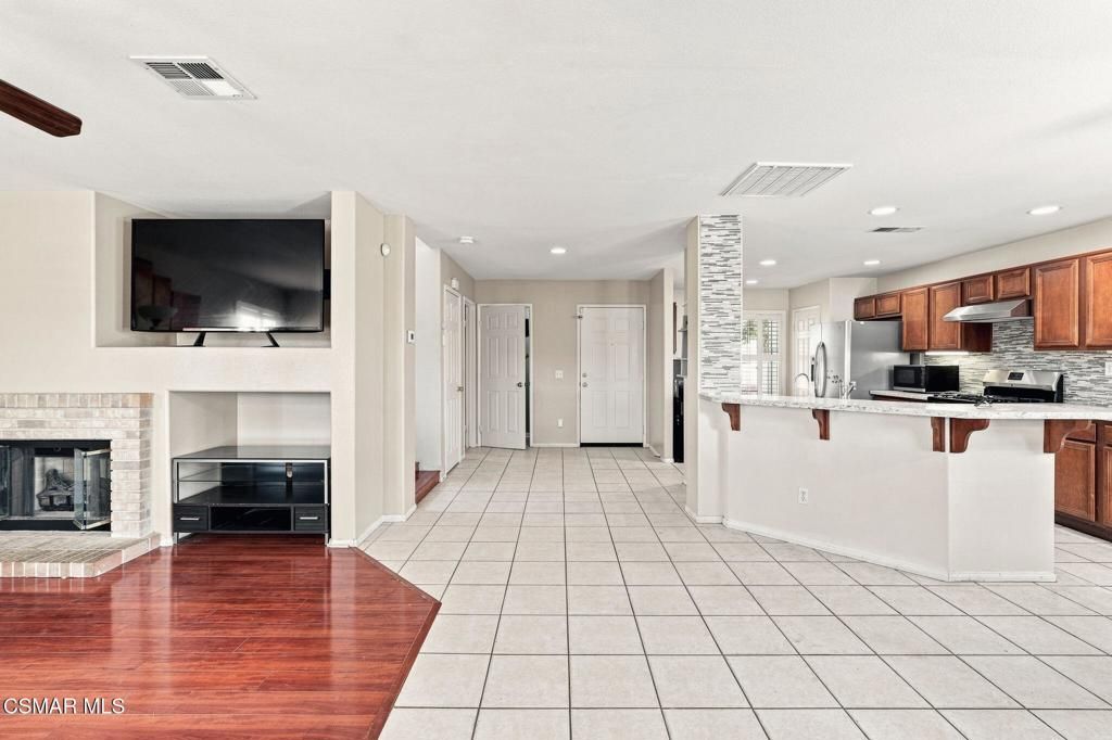 28318 Milbrook Place, Castaic, CA 91384 — photo 4