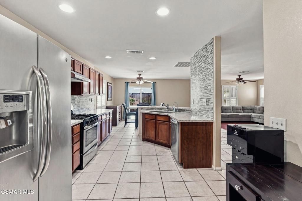 28318 Milbrook Place, Castaic, CA 91384 — photo 5