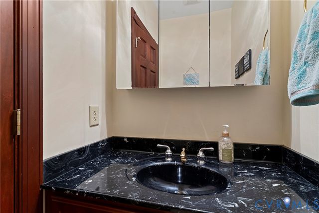 101 N Lake Dr, Hartfield, VA 23071