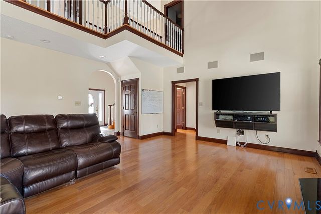 101 N Lake Dr, Hartfield, VA 23071