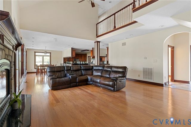 101 N Lake Dr, Hartfield, VA 23071