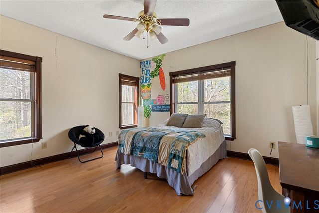 101 N Lake Dr, Hartfield, VA 23071