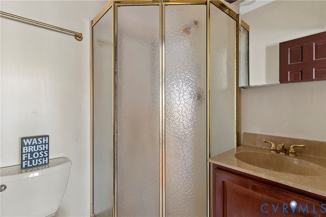 101 N Lake Dr, Hartfield, VA 23071