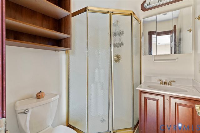 101 N Lake Dr, Hartfield, VA 23071