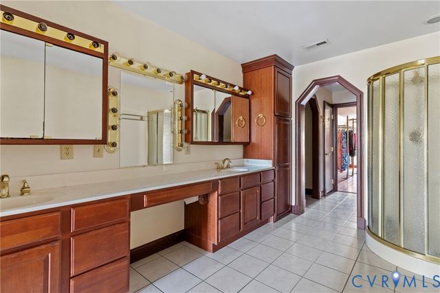 101 N Lake Dr, Hartfield, VA 23071