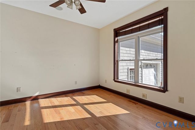 101 N Lake Dr, Hartfield, VA 23071