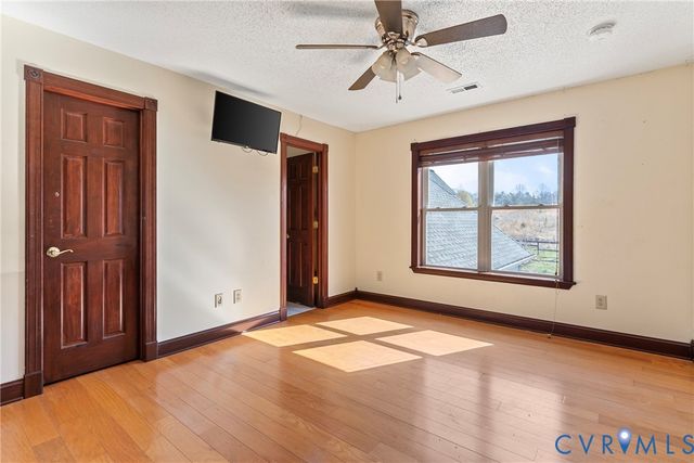 101 N Lake Dr, Hartfield, VA 23071