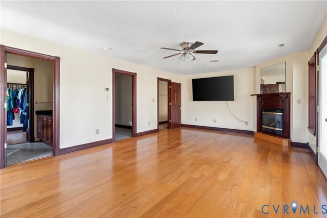 101 N Lake Dr, Hartfield, VA 23071