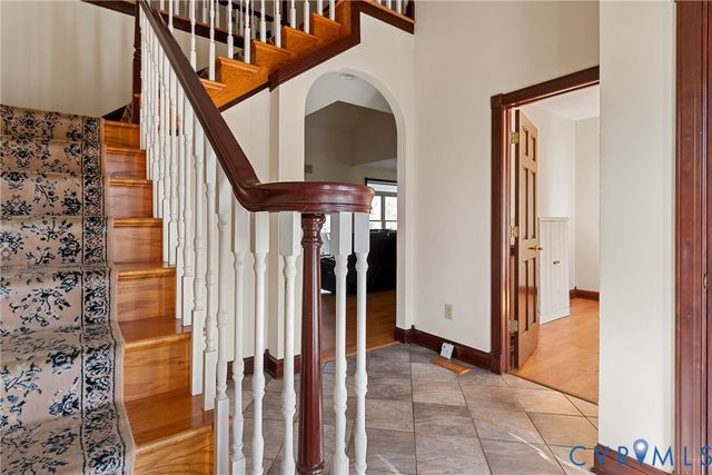 101 N Lake Dr, Hartfield, VA 23071