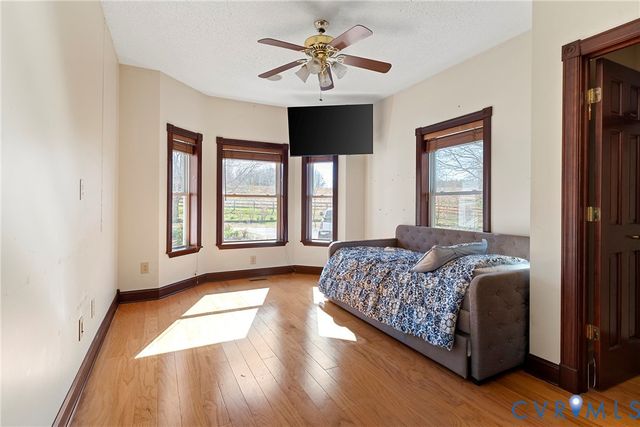 101 N Lake Dr, Hartfield, VA 23071