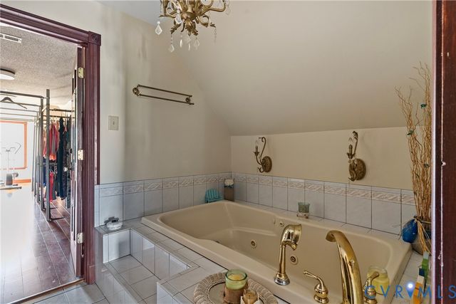 101 N Lake Dr, Hartfield, VA 23071