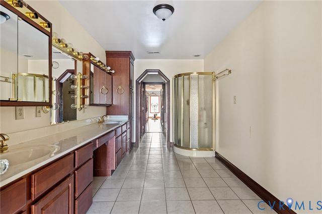 101 N Lake Dr, Hartfield, VA 23071