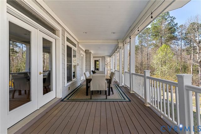 101 N Lake Dr, Hartfield, VA 23071