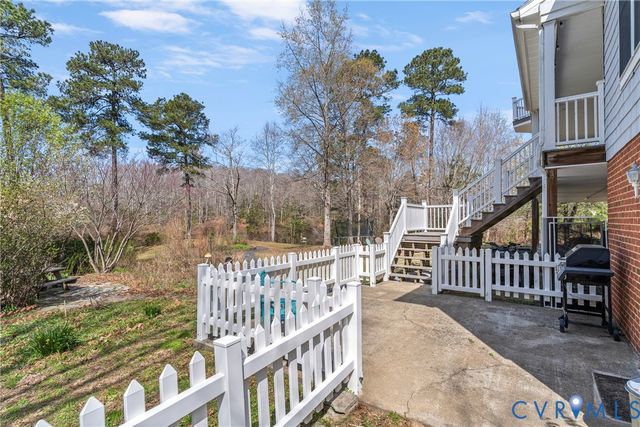 101 N Lake Dr, Hartfield, VA 23071