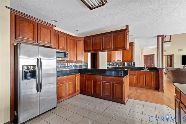 101 N Lake Dr, Hartfield, VA 23071