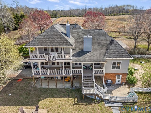 101 N Lake Dr, Hartfield, VA 23071