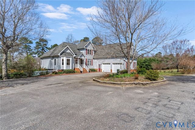 101 N Lake Dr, Hartfield, VA 23071