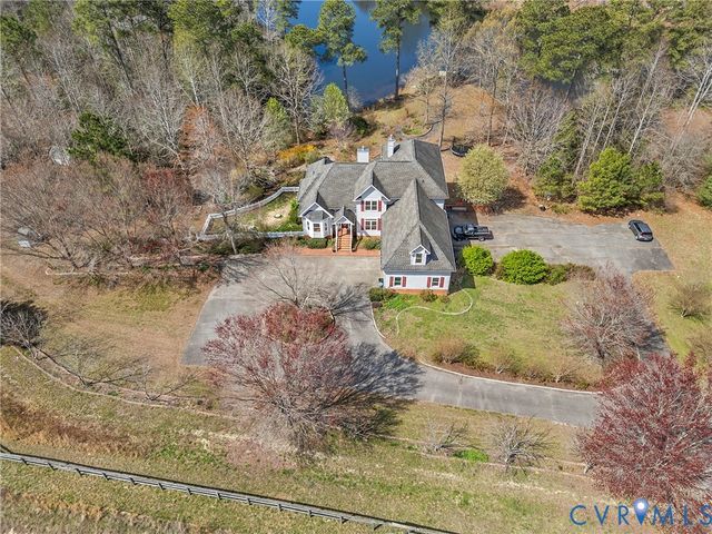 101 N Lake Dr, Hartfield, VA 23071