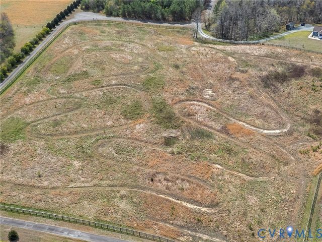 101 N Lake Dr, Hartfield, VA 23071