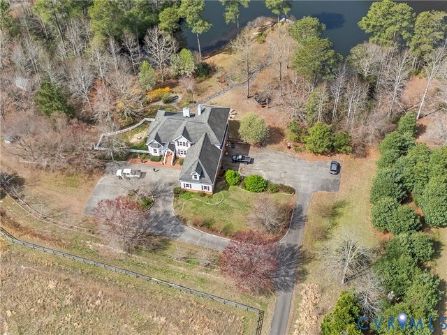 101 N Lake Dr, Hartfield, VA 23071