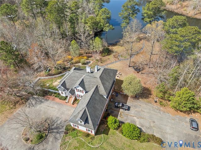 101 N Lake Dr, Hartfield, VA 23071