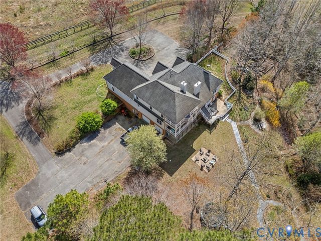 101 N Lake Dr, Hartfield, VA 23071