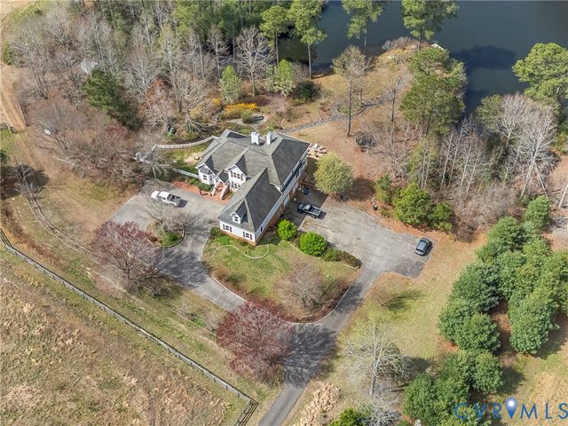 101 N Lake Dr, Hartfield, VA 23071
