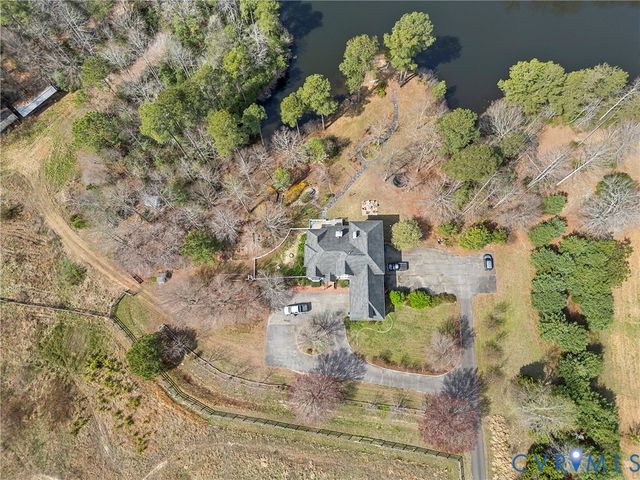101 N Lake Dr, Hartfield, VA 23071