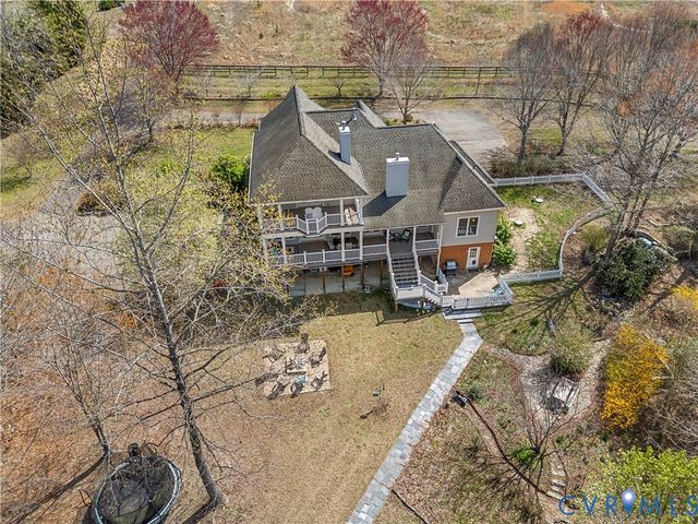 101 N Lake Dr, Hartfield, VA 23071