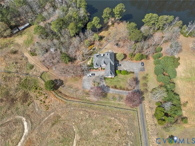 101 N Lake Dr, Hartfield, VA 23071