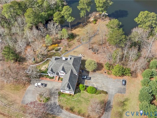 101 N Lake Dr, Hartfield, VA 23071