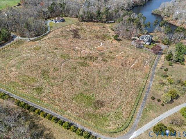 101 N Lake Dr, Hartfield, VA 23071