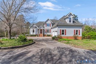 101 N Lake Dr, Hartfield, VA 23071