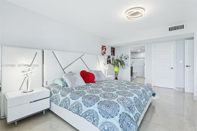 20379 W Country Club Drive 1436, Aventura, FL 33180