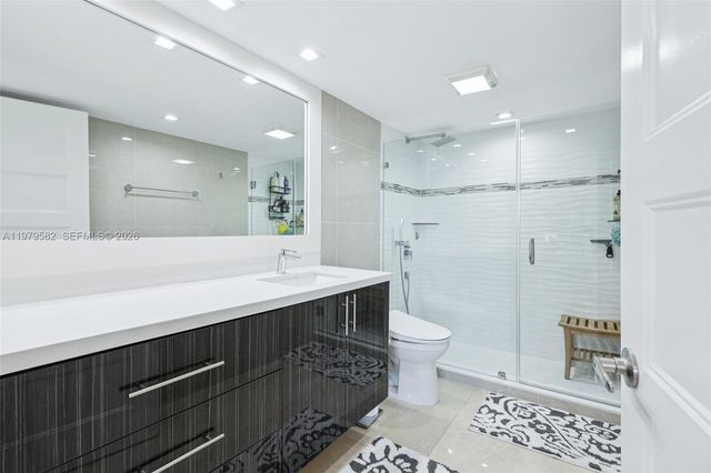 20379 W Country Club Drive 1436, Aventura, FL 33180